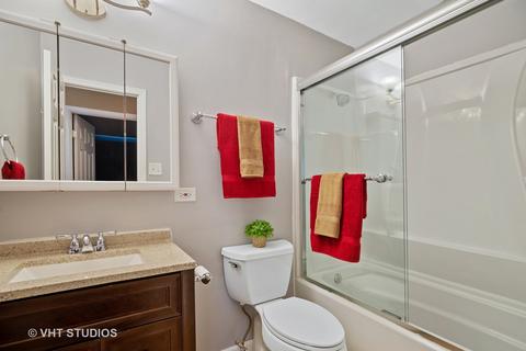 620 Hillcrest Blvd, Hoffman Estates, IL 60169 photo 10