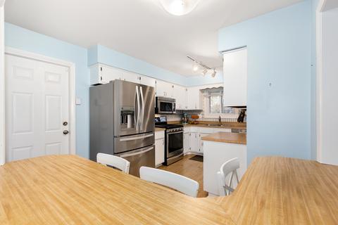 1099 Whitchurch Ct, Wheaton, IL 60189 photo 4