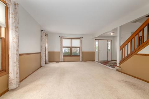 825 Cimarron Dr, Cary, IL 60013 photo 4