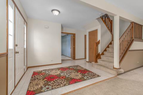 825 Cimarron Dr, Cary, IL 60013 photo 2