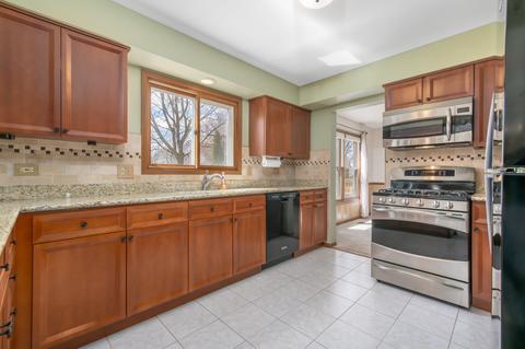 825 Cimarron Dr, Cary, IL 60013 photo 8