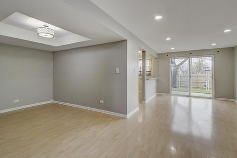 9268 Aspen Dr, Des Plaines, IL 60016 photo 2