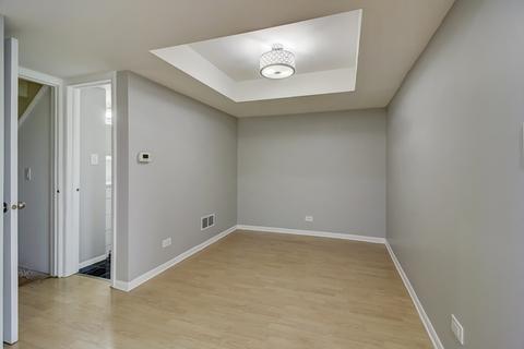 9268 Aspen Dr, Des Plaines, IL 60016 photo 3