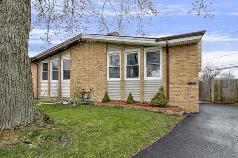 9268 Aspen Dr, Des Plaines, IL 60016 photo 1