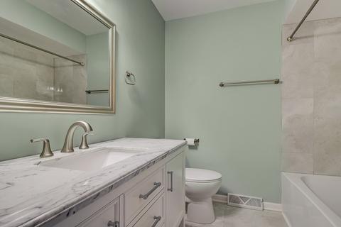 9268 Aspen Dr, Des Plaines, IL 60016 photo 15