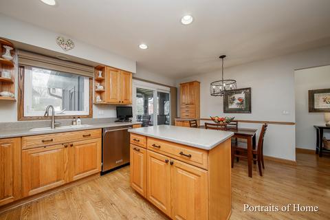 2053 Dorset Dr, Wheaton, IL 60189 photo 8