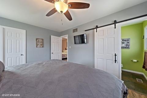 1450 Bedford Rd, Hoffman Estates, IL 60169 photo 7