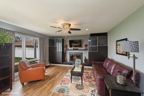 1450 Bedford Rd, Hoffman Estates, IL 60169 photo 2