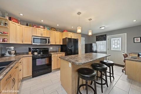 1450 Bedford Rd, Hoffman Estates, IL 60169 photo 4