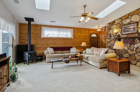 719 N Harrison St, Algonquin, IL 60102 photo 2