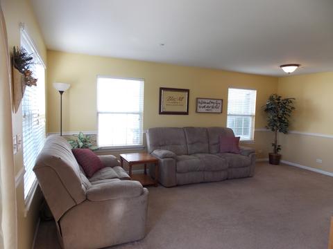 2490 Dickens Dr, Aurora, IL 60503 photo 2