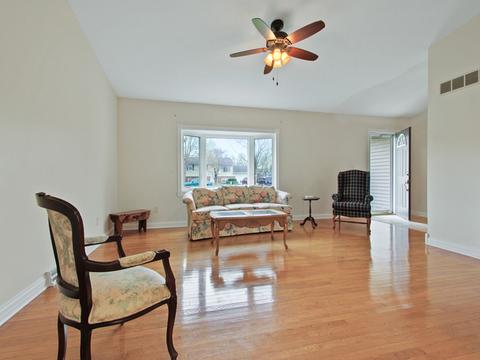 35 E Seventh St, El Paso, IL 61738 photo 3