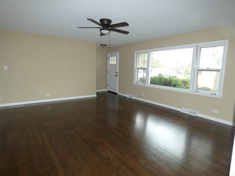 622 Springhill Dr, Roselle, IL 60172 photo 2