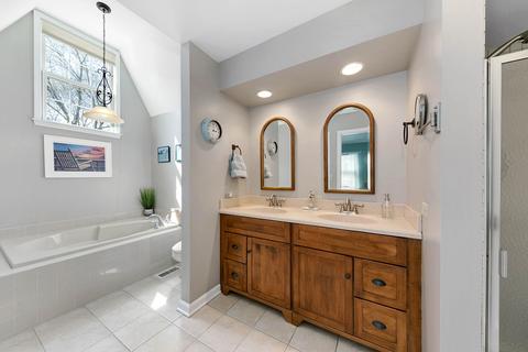 1611 Stonebridge Trl, Wheaton, IL 60189 photo 17