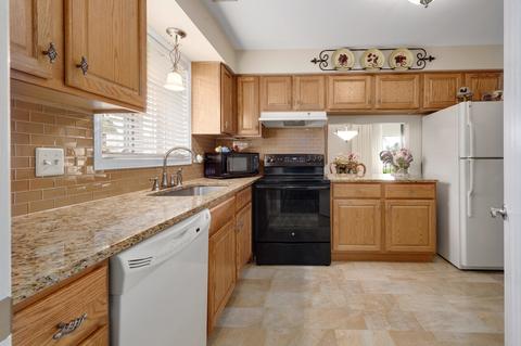 245 Windsor Ln #D, Willowbrook, IL 60527 photo 11