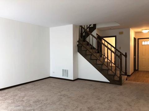 1511 Johnstown Ct, Wheaton, IL 60189 photo 2