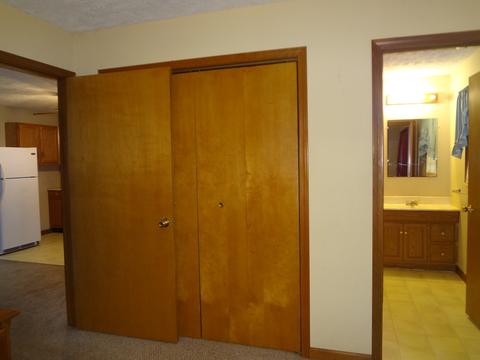 803 E Macon St, Clinton, IL 61727 photo 9