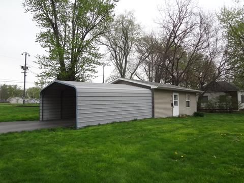 803 E Macon St, Clinton, IL 61727 photo 3