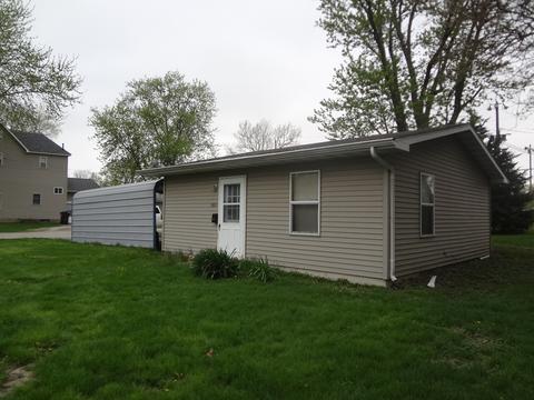 803 E Macon St, Clinton, IL 61727 photo 1