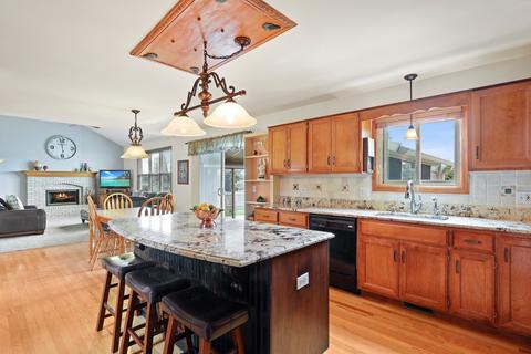 13160 Blackstone Ln, Plainfield, IL 60585 photo 3