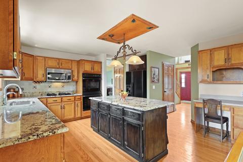 13160 Blackstone Ln, Plainfield, IL 60585 photo 2