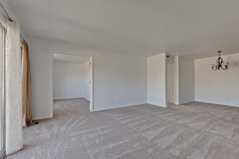 1363 Longacre Ln, Wheeling, IL 60090 photo 4