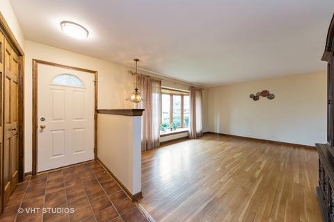 2015 E Wintergreen Ave, Mount Prospect, IL 60056 photo 3