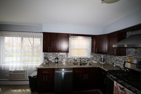 85 Dover Dr, Des Plaines, IL 60018 photo 4