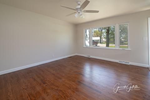 1480 Molitor Rd, Aurora, IL 60505 photo 4