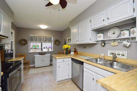 178 Grove Ave #A, Des Plaines, IL 60016 photo 5