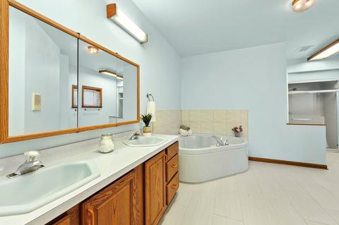 1679 Webster Ln, Des Plaines, IL 60018 photo 10