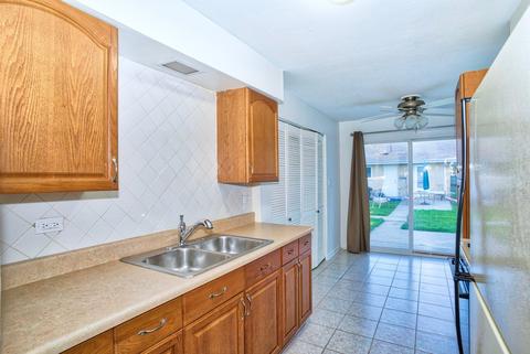 829 Valley Stream Dr #D, Wheeling, IL 60090 photo 5