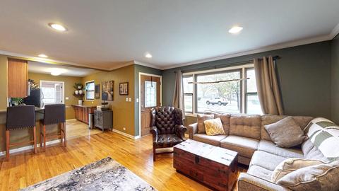 762 N Dennis Rd, Wheeling, IL 60090 photo 2
