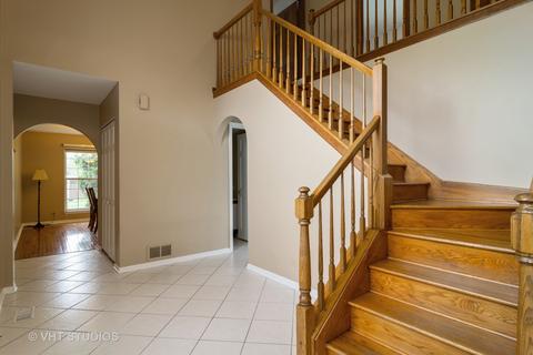 1809 Gleneagle Cir, Elgin, IL 60123 photo 2