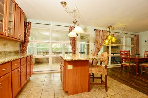 9 N 4th Ave, Des Plaines, IL 60016 photo 11