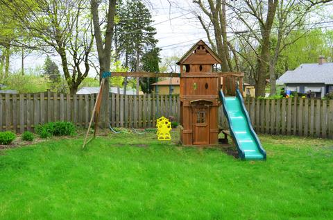 825 Oak St, Elgin, IL 60123 photo 16