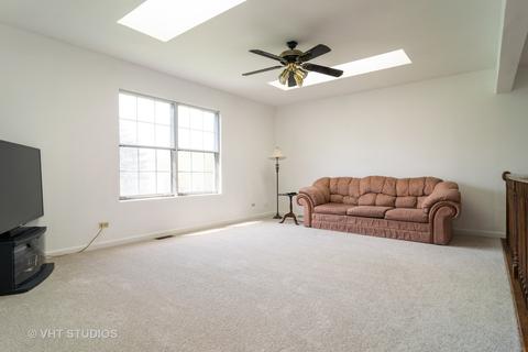 589 Foster Ave, Bartlett, IL 60103 photo 8