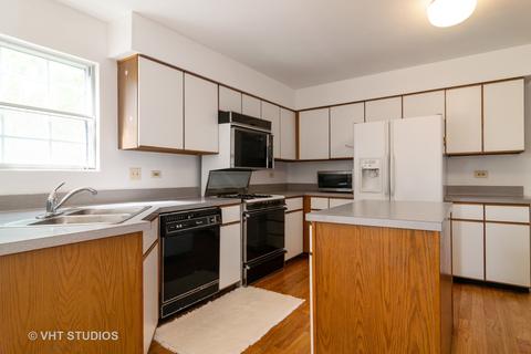 589 Foster Ave, Bartlett, IL 60103 photo 3