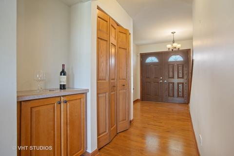 796 Orchid Ln, Bartlett, IL 60103 photo 4