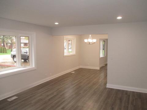 945 Aspen St, Hoffman Estates, IL 60169 photo 3