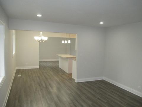 945 Aspen St, Hoffman Estates, IL 60169 photo 2
