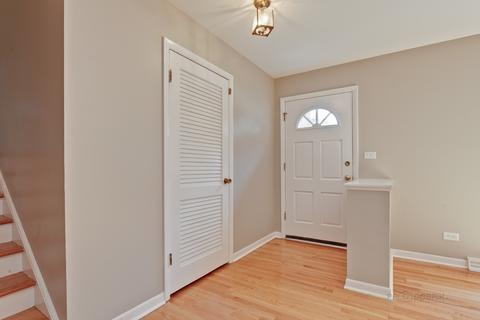 906 E Golfhurst Ave, Mount Prospect, IL 60056 photo 5
