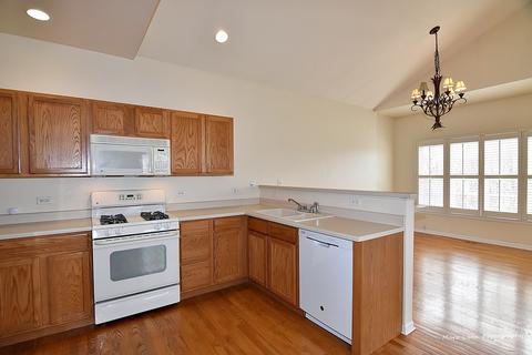 621 E Willow St, Elburn, IL 60119 photo 4
