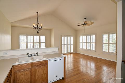 621 E Willow St, Elburn, IL 60119 photo 5