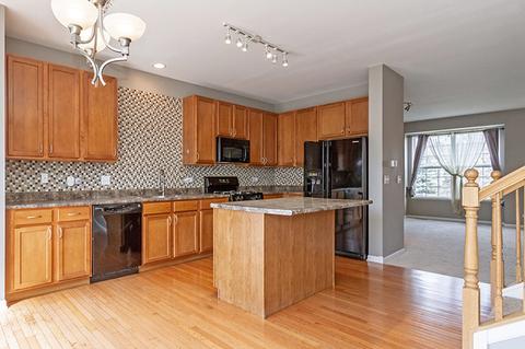 208 Comstock Dr, Elgin, IL 60124 photo 7