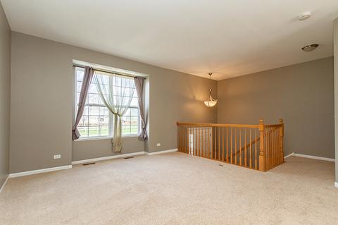 208 Comstock Dr, Elgin, IL 60124 photo 3