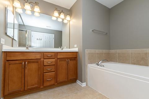 208 Comstock Dr, Elgin, IL 60124 photo 22