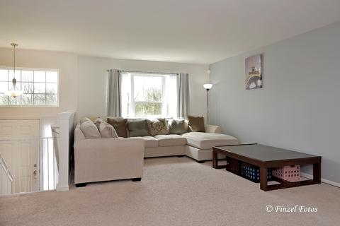 1809 Ruby Dr, Pingree Grove, IL 60140 photo 2