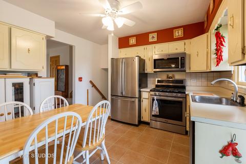 1391 Anthony Rd, Wheeling, IL 60090 photo 3