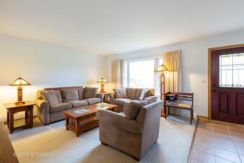1391 Anthony Rd, Wheeling, IL 60090 photo 2